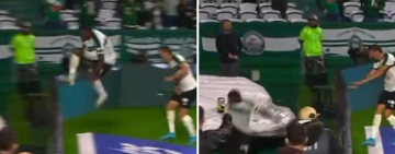 El festejo más desafortunado: cayó al vacío, se lesionó y encima le anularon el gol 